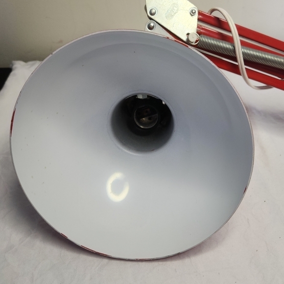 Vintage Luxo red articulated desk lamp - Picture 7 of 13